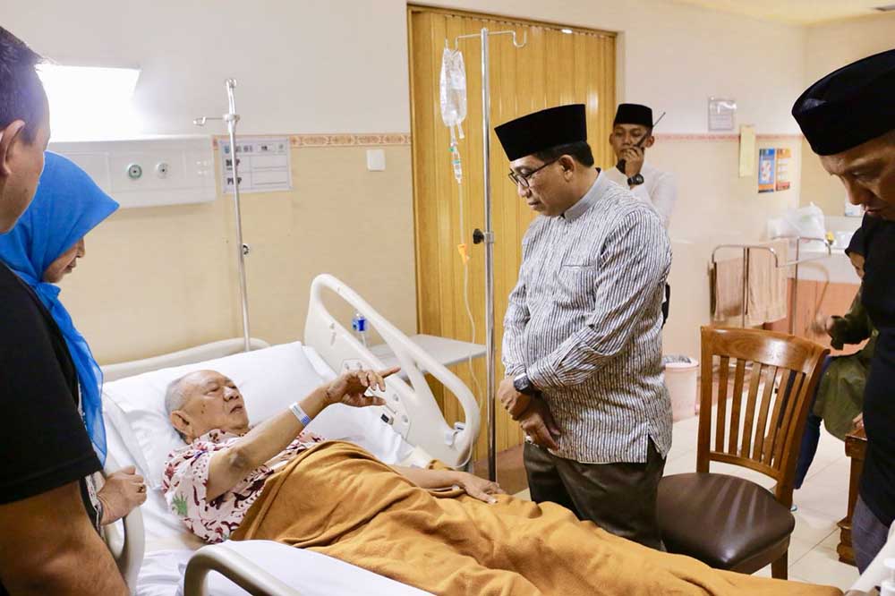 Gus Solah mengalami sakit pada pencernaannya