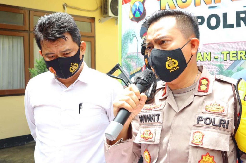 Kapolres Pacitan, AKBP Wiwit Ari Wibisono (kanan)