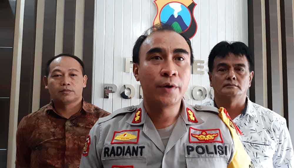 Kapolres Ponorogo AKBP Radiant (kiri) saat membeberkan hasil ungkap kasus selama 2018