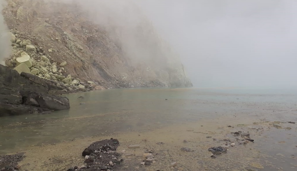 Kawah Ijen Banyuwangi yang telah bersih dari sampah botol plastik.