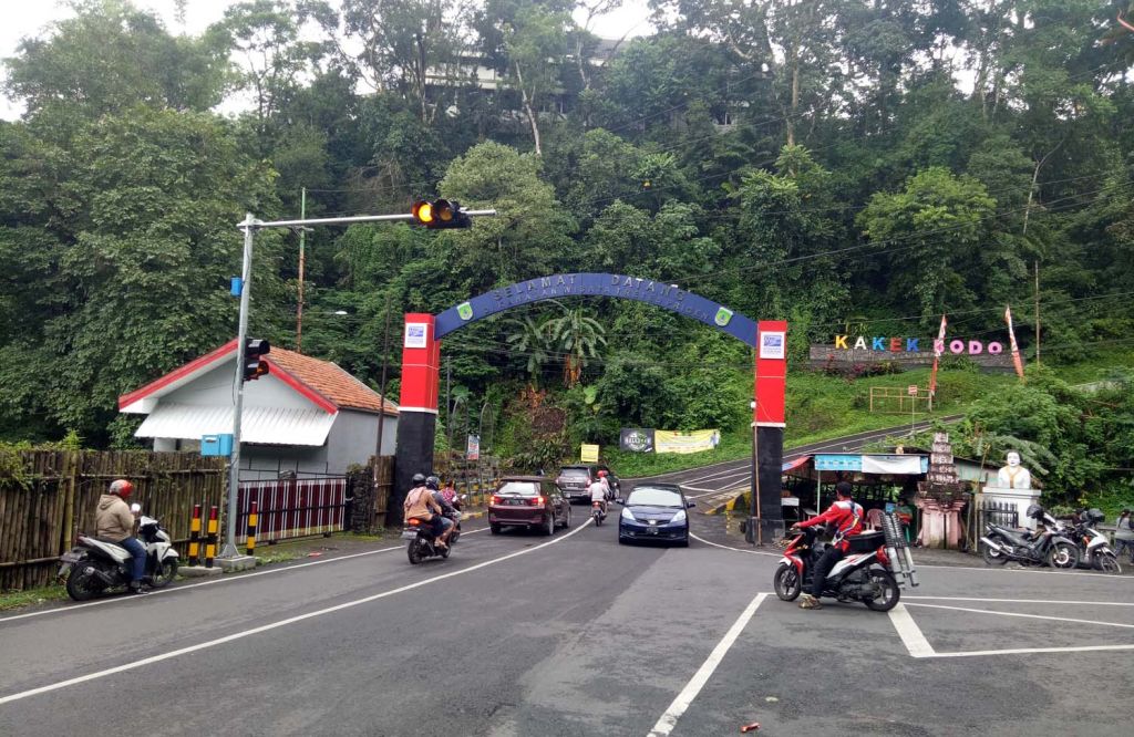 Lalu lintas di kawasan wisata Prigen, Pasuruan masih terpantau sepi, Jumat (12/2/2021)