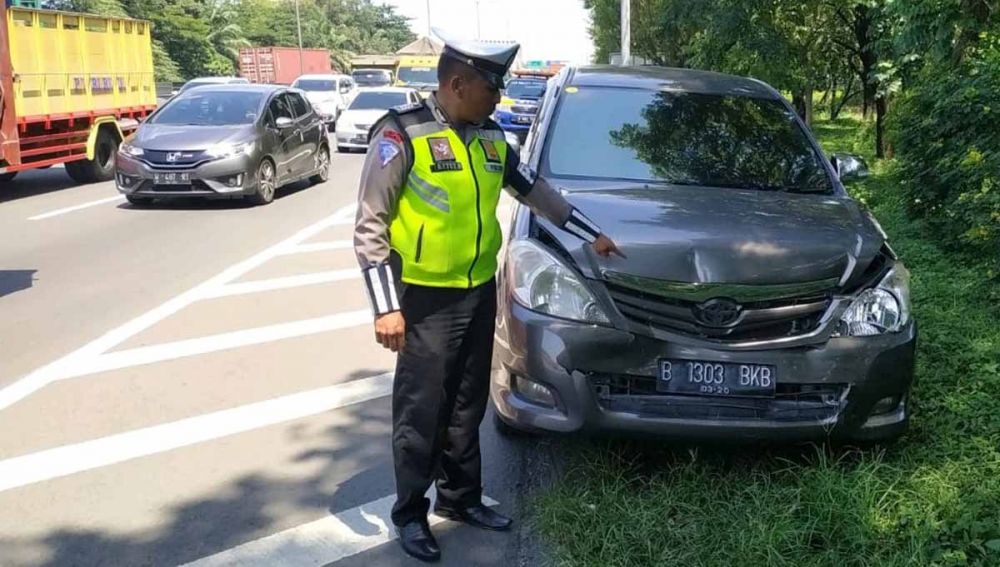 Toyota Kijang Innova yang menjadi salah satu kendaraan yang terlibat kecelakaan beruntun di Tol Waru