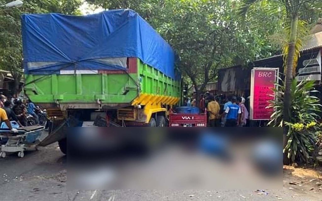Truk Seruduk Tiga Motor di Lamongan, Satu Orang Tewas