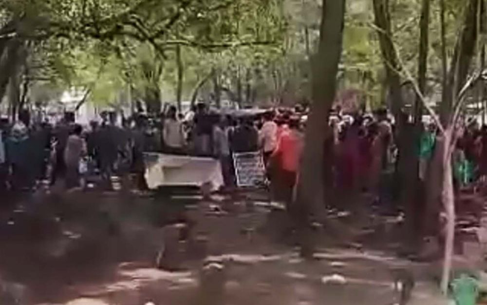 Suasana di TPU Desa Rowogempol, Kecamatan Lekok, Kabupaten Pasuruan