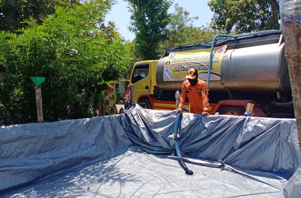 Warga yang terdampak kekeringan di Magetan mendapat bantuan air bersih setiap hari