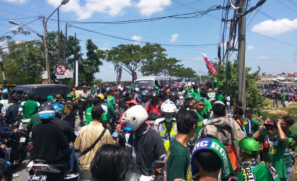 Kemacetan menuju Stadion GBT saat Persebaya bertanding beberapa waktu lalu 
