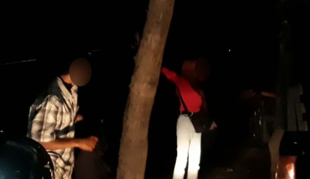 Pasangan pria dan waria (kanan) di Kota Pasuruan saat digerebek Satpol PP