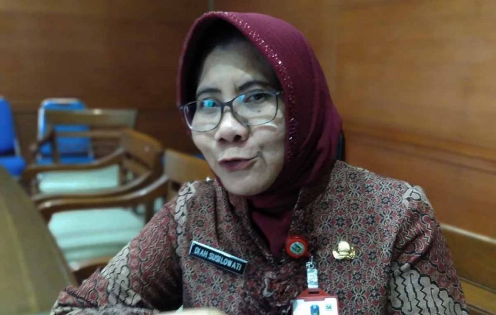 Kepala DLH Jatim Diah Susilowati menjawab protes WALHI Jatim terkait penghargaan yang berikan Pemprov Jatim kepada perusahaan Tambang Emas Tumpang Pitu Banyuwangi
