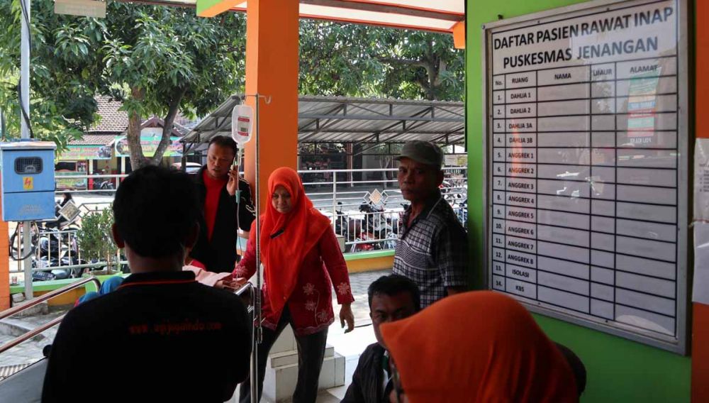 Salah satu warga yang mengalami keracunan di Ponorogo