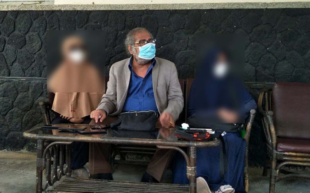 Ketua Komnas PA Arist Merdeka Sirait bersama dua korban menggelar jumpa pers di Kota Batu