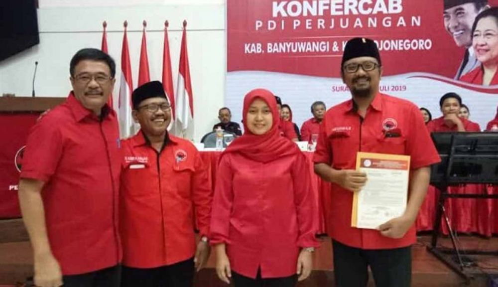 Made Cahyana Negara (kanan) di Kantor DPP PDIP Jatim