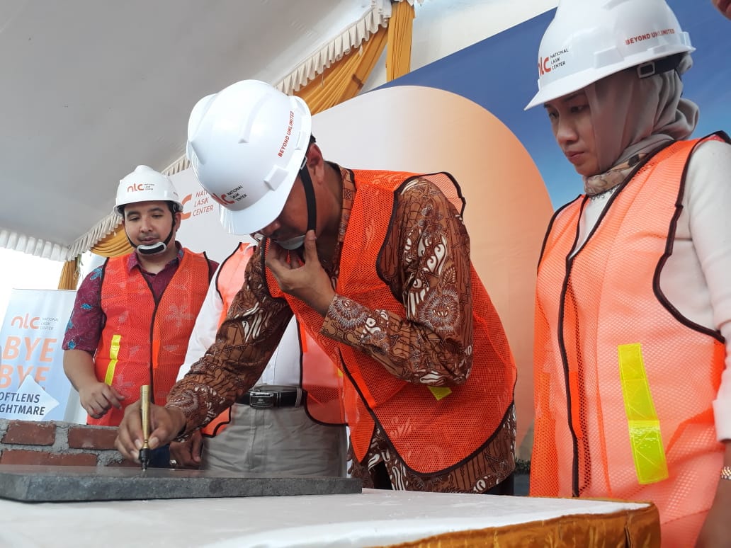 Ketua Perdami Jatim melakukan peletakan batu pertama pembangunan gedung NLC di Surabaya