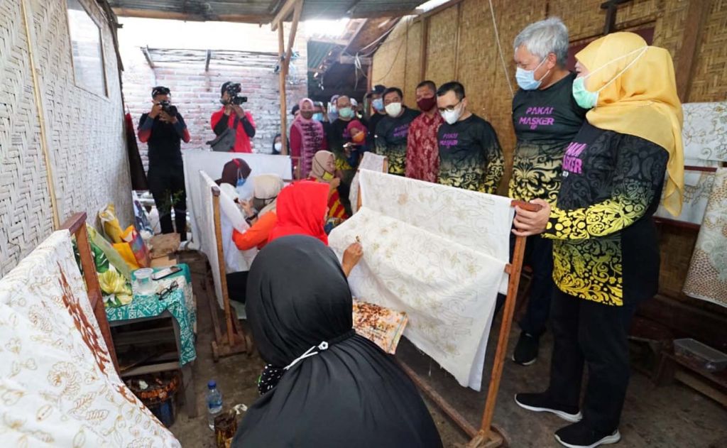 Gubernur Jatim Khofifah Indar Parawansa kunjungi pelaku UMKM di Banyuwangi