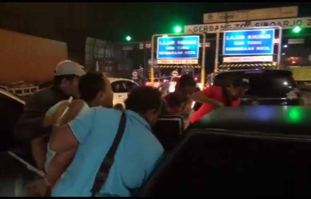 Detik-detik penyergapan sindikat narkoba di pintu Tol Sidoarjo