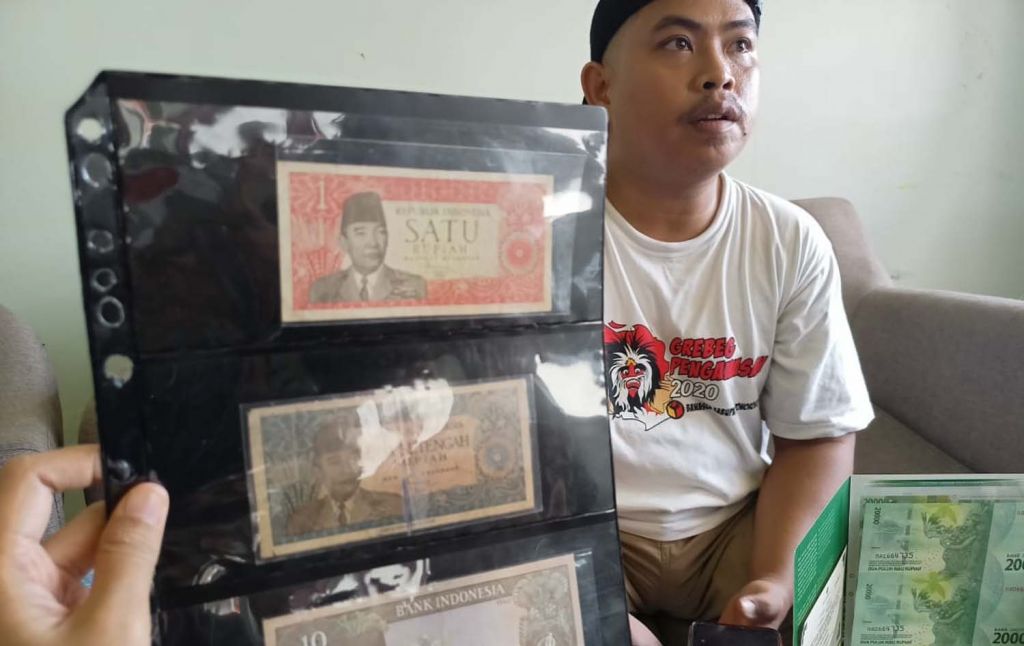 Kolektor uang kuno di Ponorogo