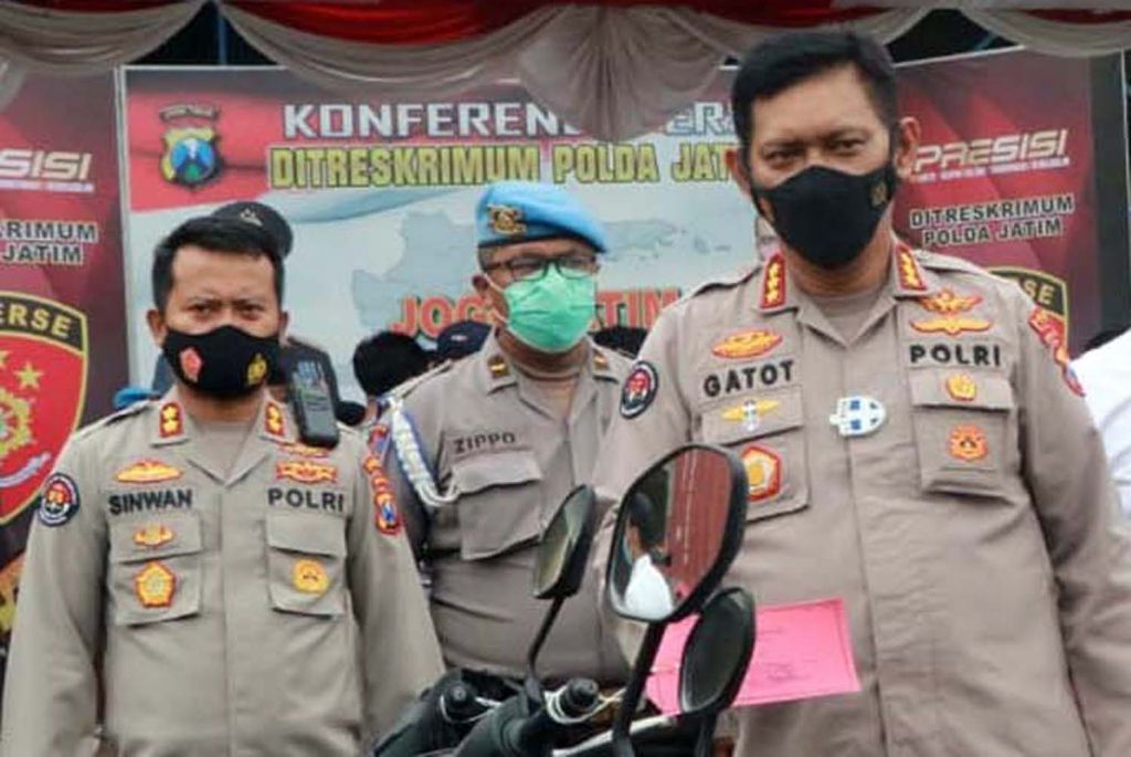 Kabid Humas Polda Jatim, Kombes Pol Gatot Repli Handoko (kanan) - Foto: Dok. jatimnow.com