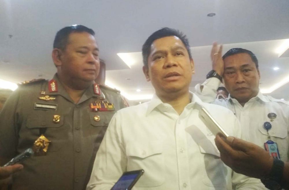 Ketua Rombongan Komisi III DPR RI Adies Kadir (tengah) saat berada di Mapolda Jatim
