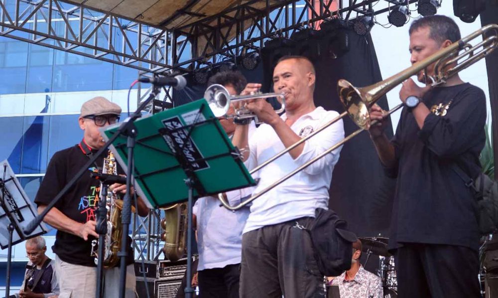 Cukup Bayar Zakat Bisa Nonton Konser Jazz Gratis di UMSurabaya