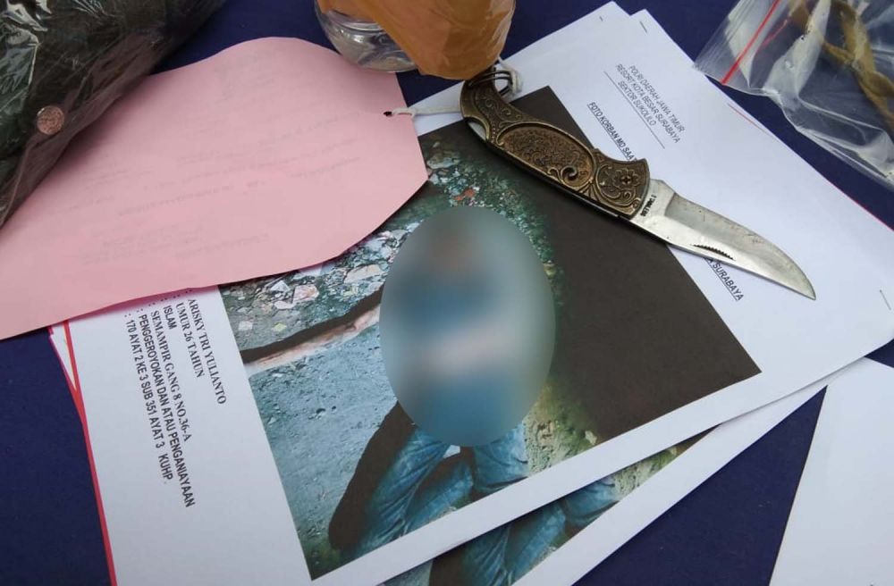 Pemuda di Surabaya yang tewas dikeroyok dan ditusuk