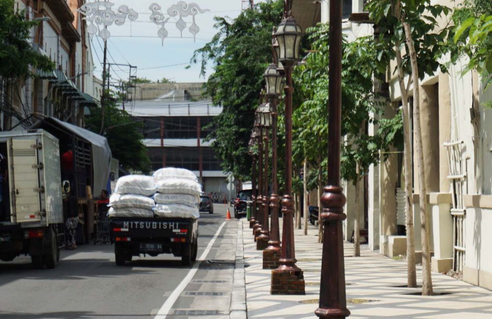 Deretan lampu hias tempo dulu di Kota Tua Jalan Karet Surabaya tak menyala (Foto-foto: Fajar Mujianto/jatimnow.com)