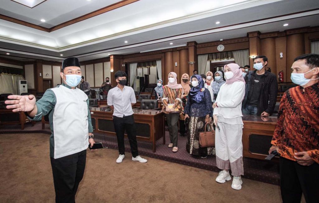 Para pelajar saat berada di Kantor DPRD Gresik