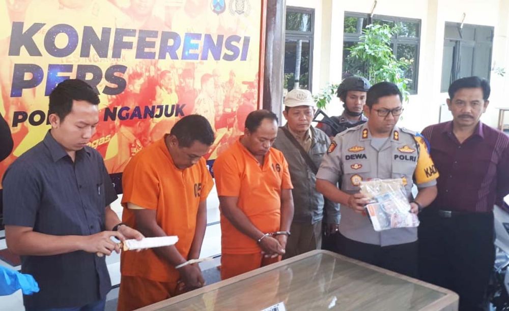 Kapolres Nganjuk AKBP Dewa Nyoman Nanya Wiranta membeberkan tersangka dan barang bukti