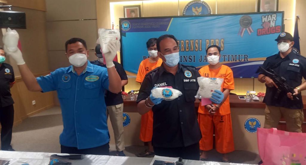 Dua Kurir Pembawa 4 Kg Sabu dari Jakarta ke Madura Disergap di Tol Warugunung