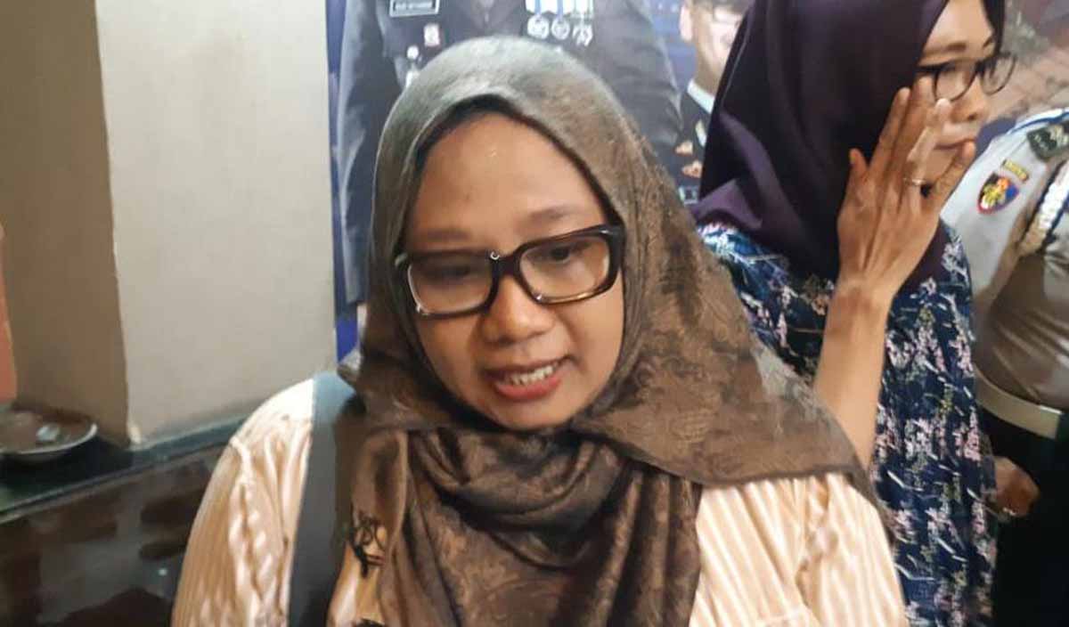  Mey Rukmana, koordinator LSM Star Arutala Surabaya yang mendampingi korban IS