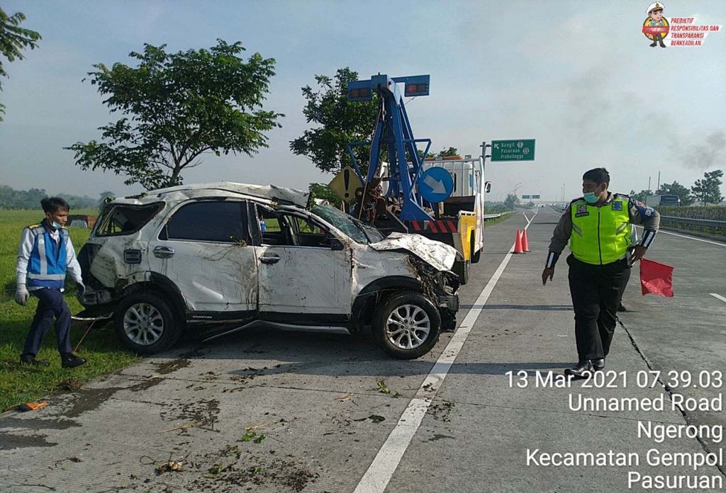 Satu dari dua mobil yang terlibat kecelakaan di Tol Gempol-Pandaan