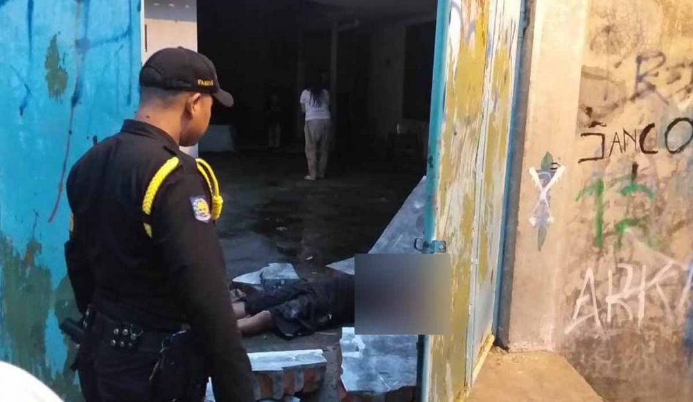 Jasad korban sebelum dievakuasi petugas