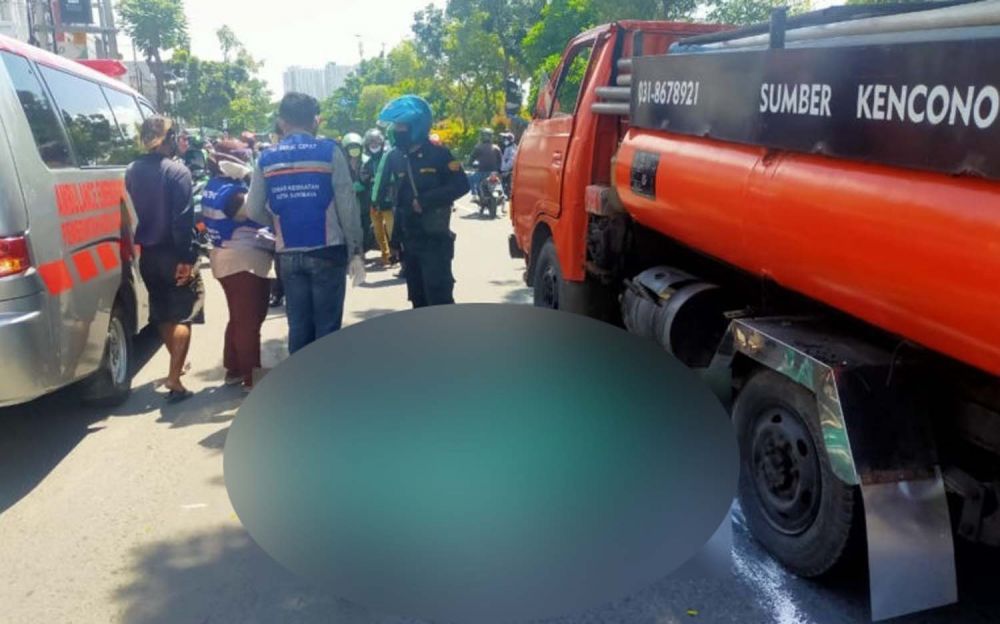 Pengendara motor asal Bojonegoro tewas tertabrak truk di Surabaya (Foto: Istimewa)