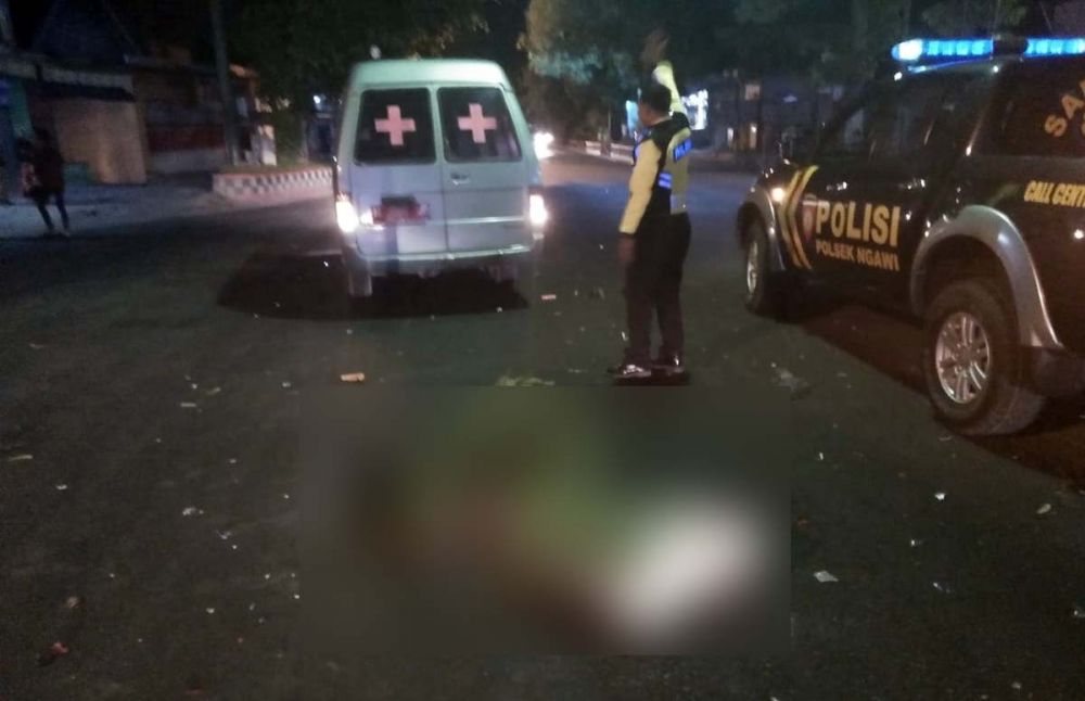 Daihatsu Ayla Seruduk Motor di Ngawi, Satu Orang Tewas