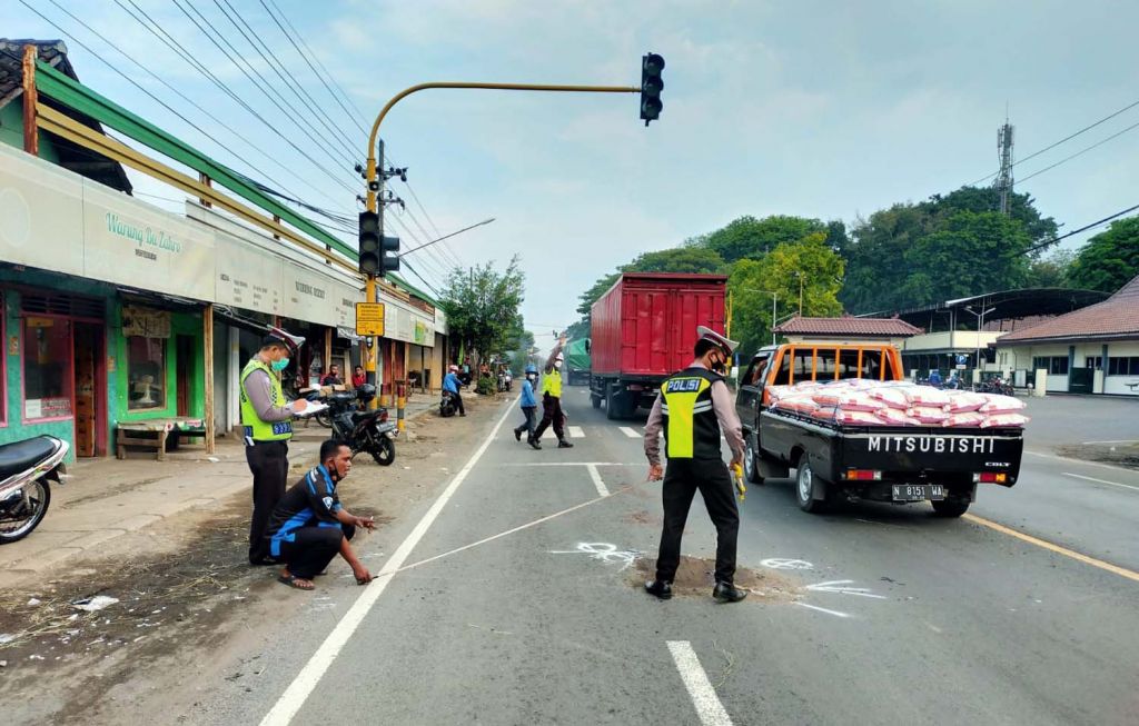 Lokasi kecelakaan di Pasuruan yang mengakibatkan paman dan keponakan asal Probolinggo tewas