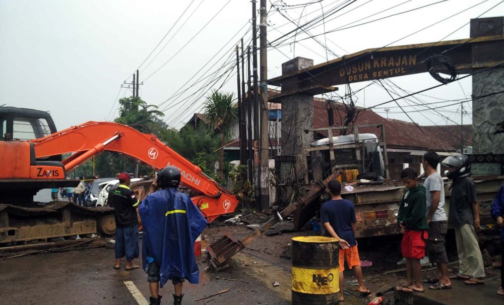 Kecelakaan beruntun di Jalan Raya Surabaya-Malang tewaskan 7 orang