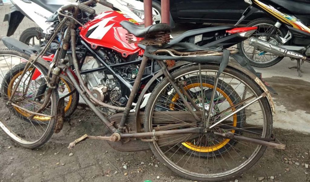 Motor dan sepeda angin yang terlibat kecelakaan di Ponorogo