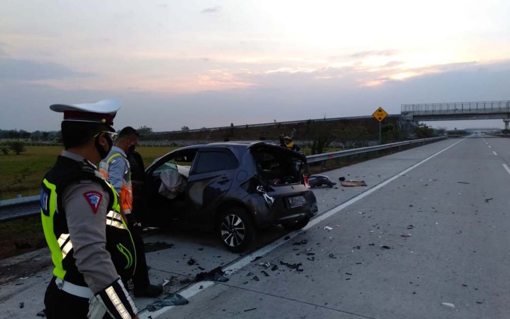 Mobil Honda Brio yang terlibat kecelakaan di Tol Mojokerto-Jombang
