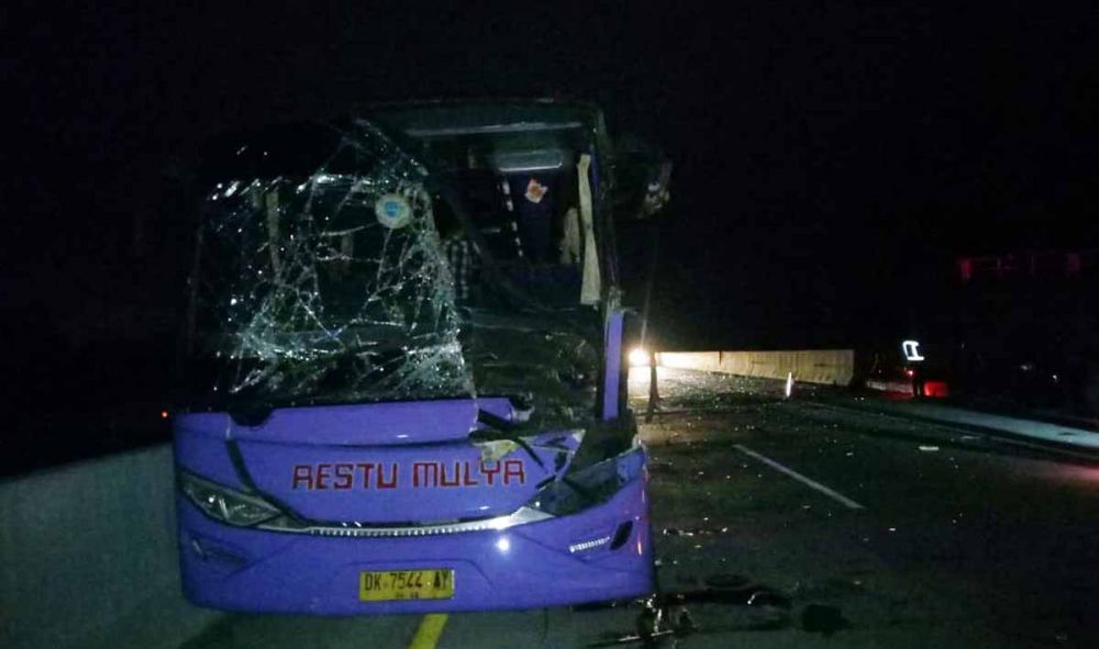 Bus Tabrak Truk Fuso di Tol Pandaan-Malang, Satu Orang Tewas