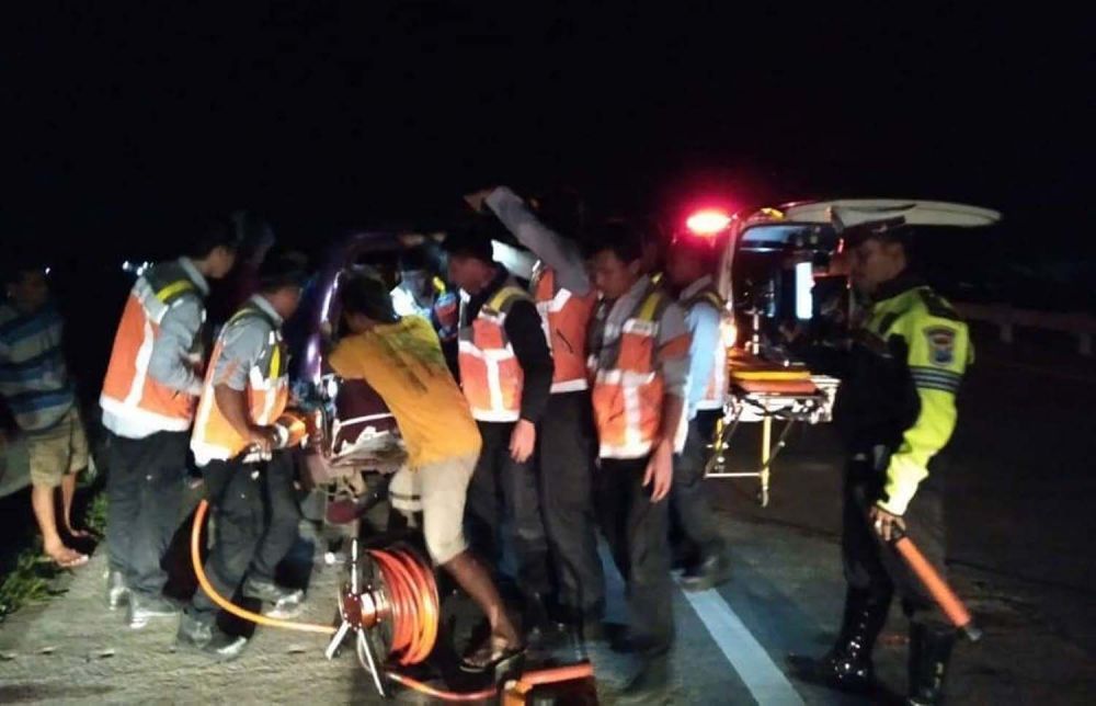 Toyota Vios Tabrak Carry di Tol Mojokerto-Jombang, 4 Orang Terluka