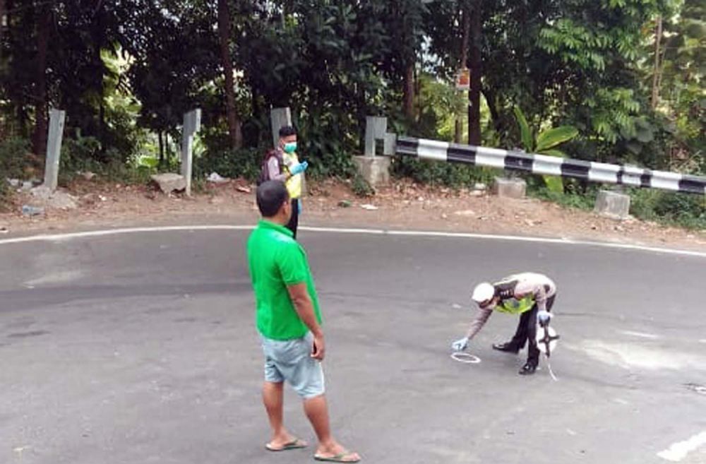 Avanza Seruduk Motor di Jurang Ampel Pasuruan, Dua Orang Tewas