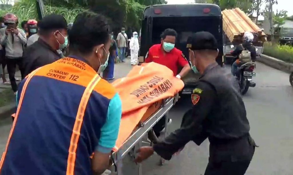 Proses evakuasi jenazah korban