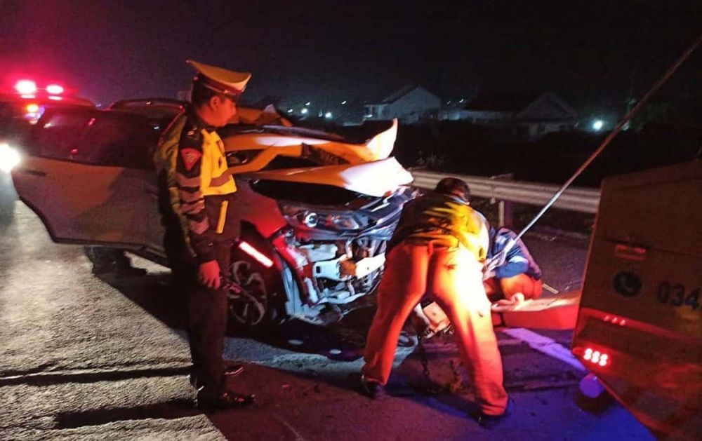Mobil Honda BRV Tabrak Truk di Tol Gempol, Satu Orang Terluka
