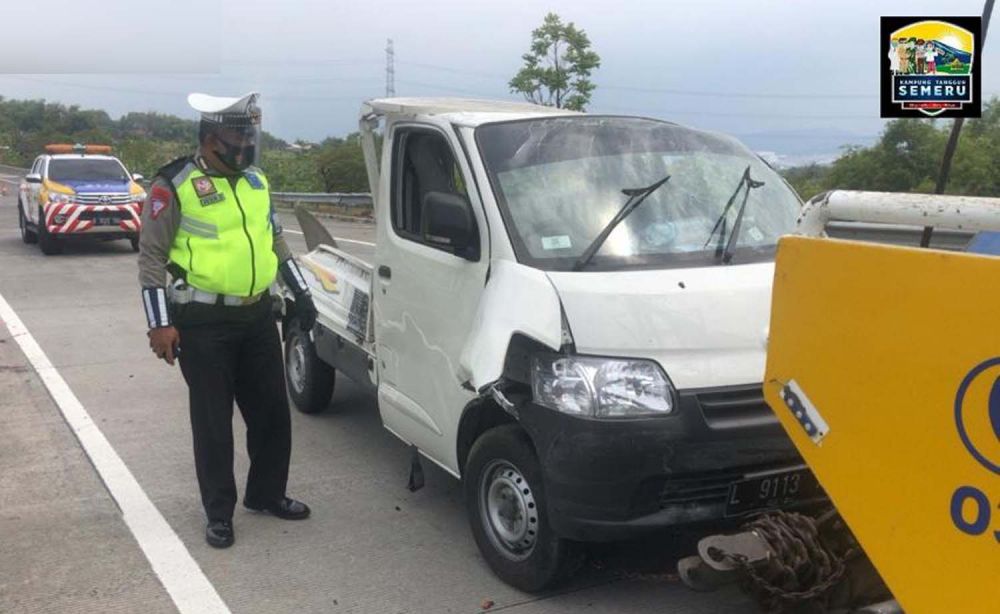 Dua Pikap Tabrakan di Tol Pandaan, Satu Orang Luka Berat
