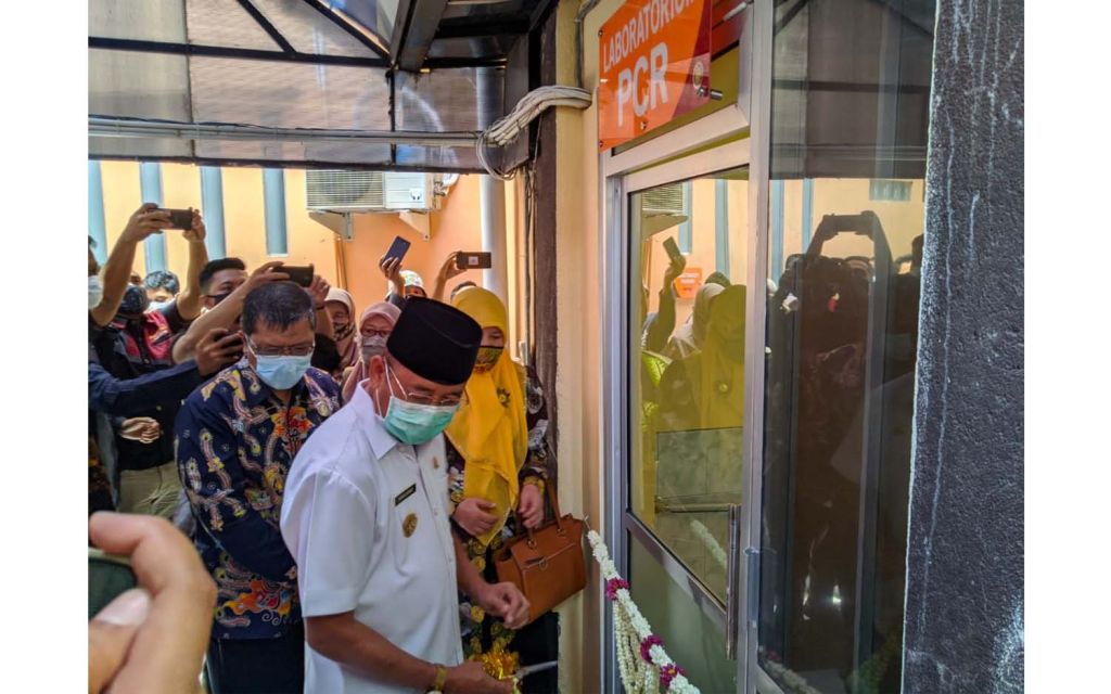 Plt Bupati Ponorogo, Soedjarno saat meresmikan pengoperasian mesin PCR di RSU Aisyiyah