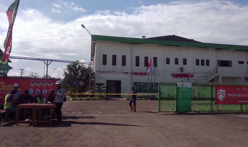 Aktivitas di pabrik etanol Mojokerto yang terbakar disertai ledakan