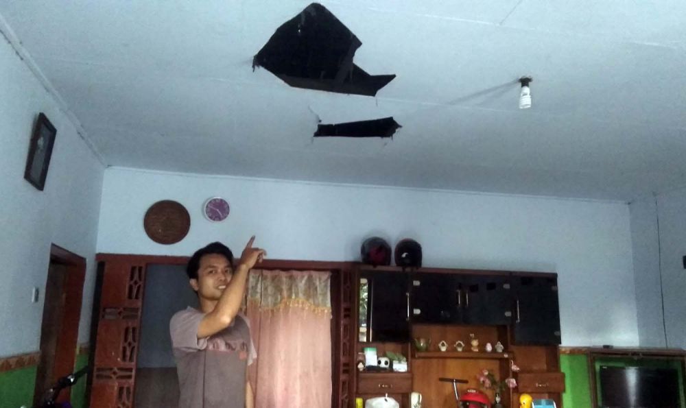 Ledakan di pabrik etanol Mojokerto juga mengakibatkan beberapa rumah warga rusak