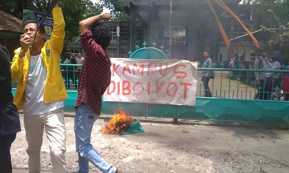 Kampus Universitas Darul Ulum Jombang Diboikot Mahasiswa