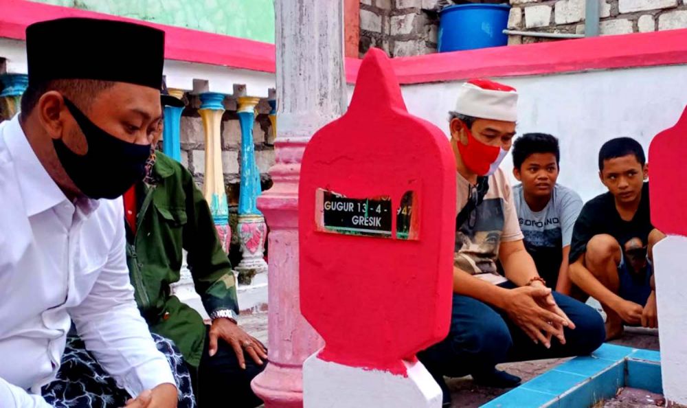 Makam Usman Sadar di Jalan Usman Sadar, Gresik