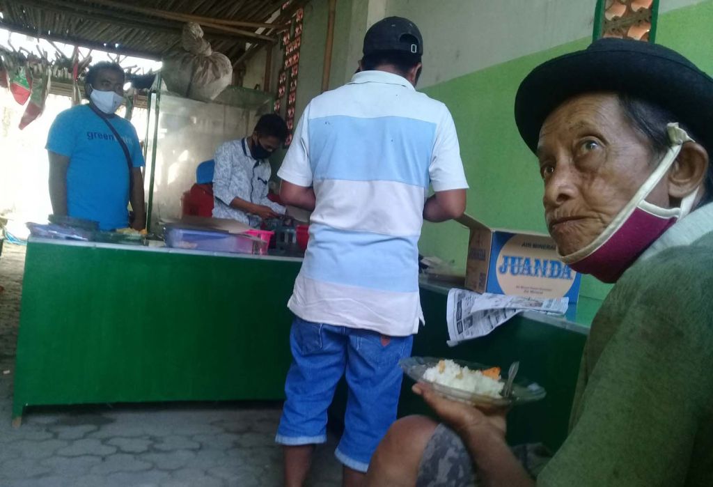 Makan gratis dari PKB untuk warga Kota Probolinggo