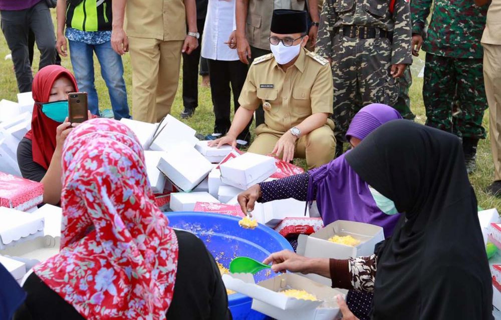18000 porsi makanan disediakan setiap hari untuk para santri klaster pesantren Covid-19 di Banyuwangi
