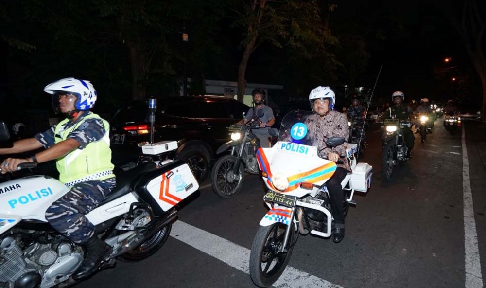 Wakil Bupati Banyuwangi Yusuf Widiyatmoko naik motor bersama forkopimda pantau malam Natal